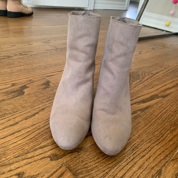 Old Navy “Suede” Ankle Booties EUC - Picture 4 of 7